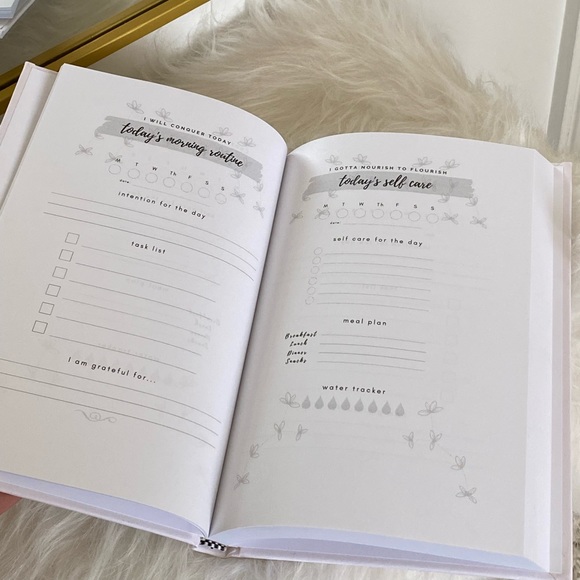 COPY - SELF CARE JOURNAL | MANIFESTATION JOURNAL | NEW YEARS JOURNAL - Picture 2 of 6